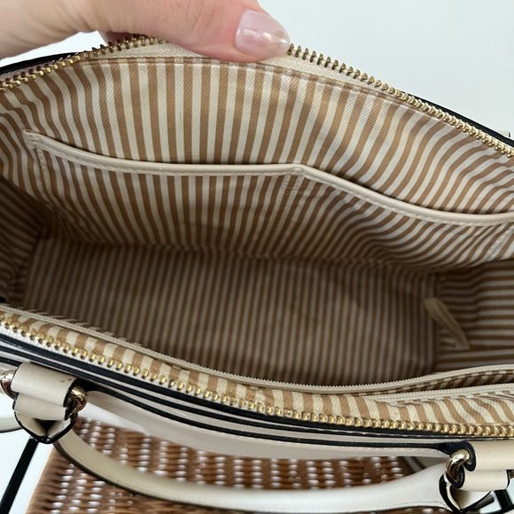 Kate spade purse with removable cross body strap - Picture 5 of 6